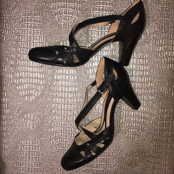 naturalizer heels comfortable